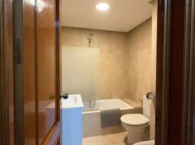 Habitación en un piso de 5 habitaciones en Castillejos, Madrid