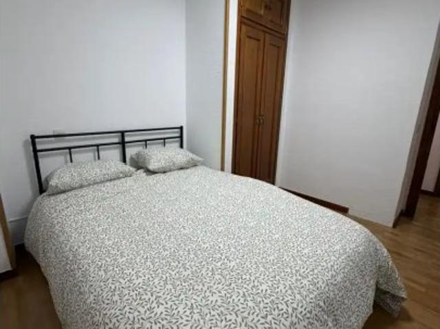 Habitación en un piso de 5 habitaciones en Castillejos, Madrid