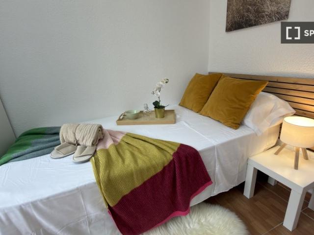 Habitación en una casa compartida de 5 habitaciones en alquiler en Berruguete