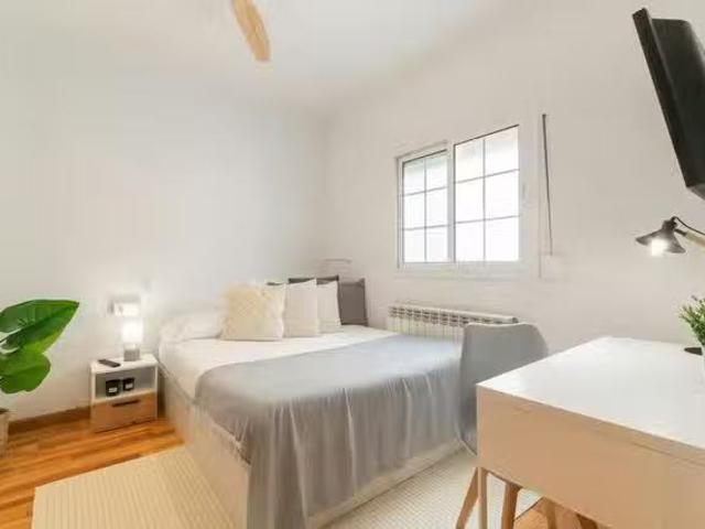Habitación en Via Augusta, Les tres Torres