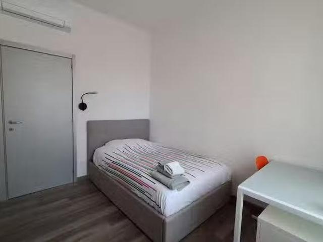 Habitación en Via Edmondo de Amicis