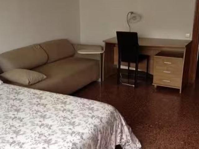 Habitación en 24 Passeig del President Josep Tarradellas