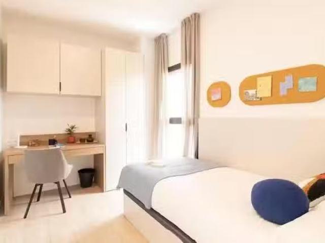 Habitación en 26, 08208 Sabadell, Barcelona, Spain