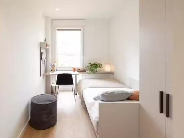 Habitación en 4, Pobles del Nord, 46100 Burjassot, Valencia, S.