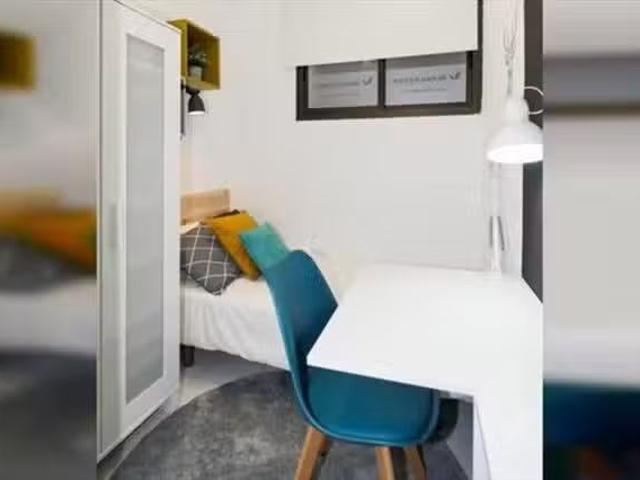 Habitación en 56 Avinguda de la Riera de Cassoles
