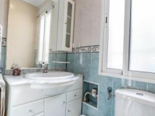 Habitación enorme en un apartamento de 4 dormitorios en Camins al Grau, Valencia