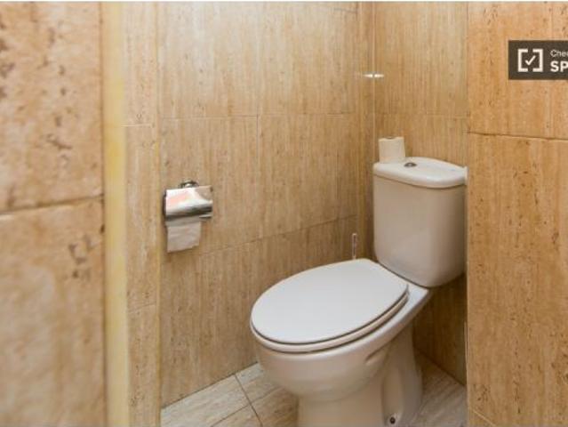 Habitación enorme en un apartamento de 5 dormitorios con armario, Chueca