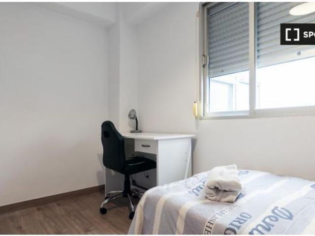 Habitación equipada con armario independiente en un apartamento de 4 dormitorios, Benimaclet