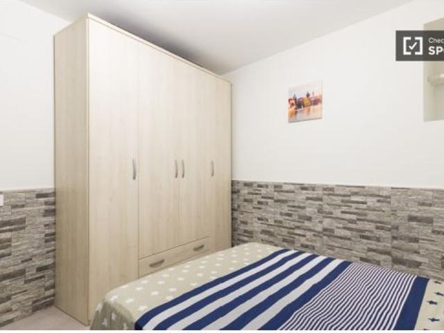 Habitación equipada con escritorio en apartamento de 4 dormitorios, Acacias