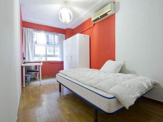 Habitación equipada en apartamento de 6 dormitorios en Chueca, Madrid
