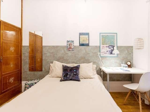Habitación espaciosa en un apartamento de 7 dormitorios en Indautxu, Bilbao
