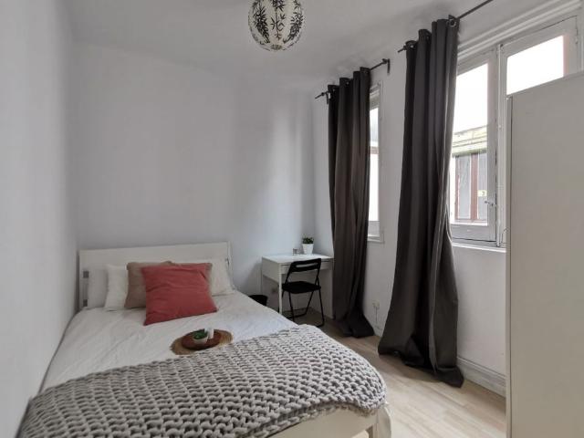 Habitación espaciosa en Preciados
