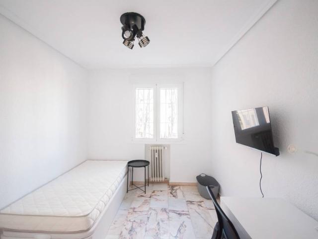 HABITACION FULL EQUIPADA Y CON SERVICIOS INCLUIDOS EN MADRID