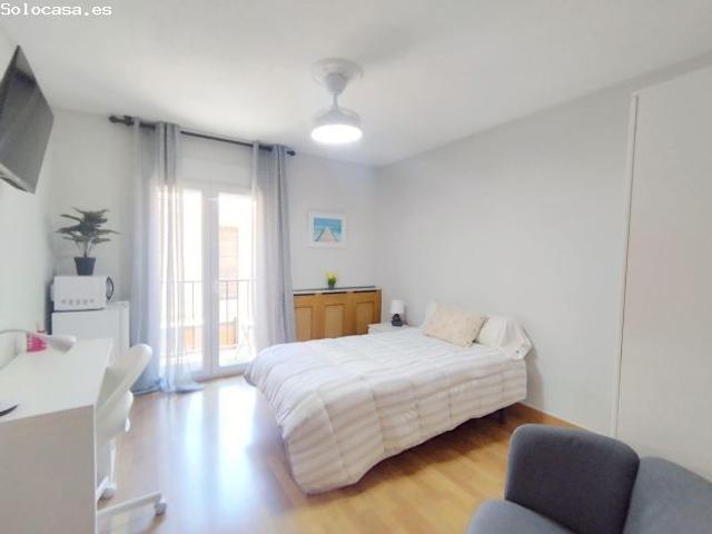 Habitación grande con terraza privada en casco histórico