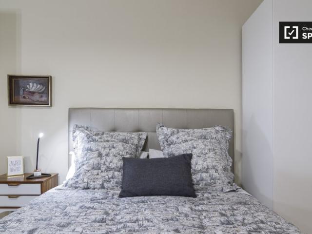 Habitación grande en un apartamento de 8 dormitorios en Abando, Bilbao