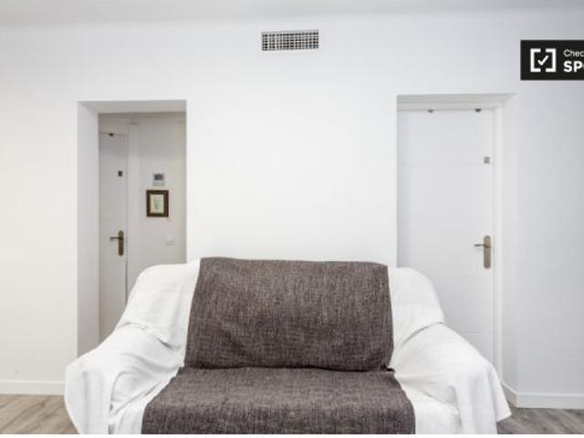 Habitación ideal con calefacción en un apartamento de 3 dormitorios, Usera