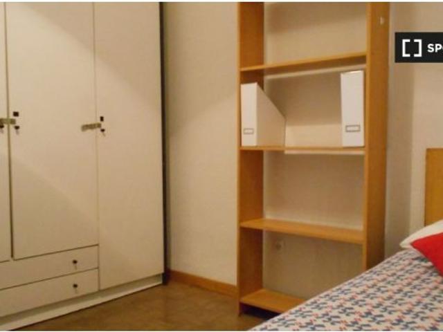 Habitación ideal con llave independiente en piso compartido, Malasaña
