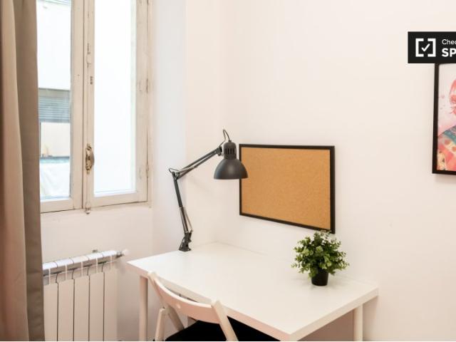 Habitación en un apartamento compartido de 8 habitaciones en Gaztambide