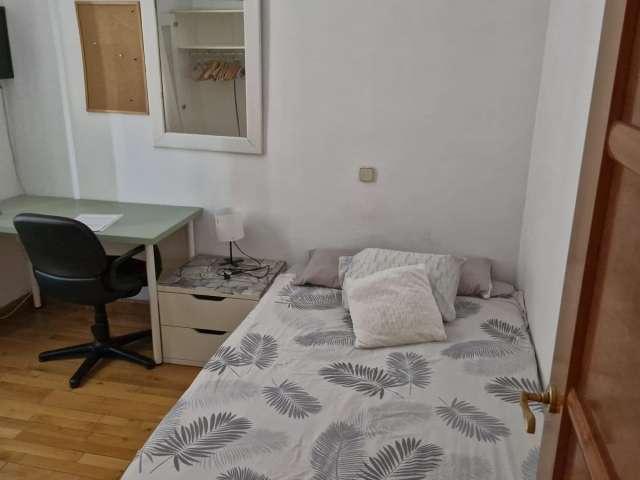 Habitación individual en Guindalera, zona Salamanca, casa de 10 hab