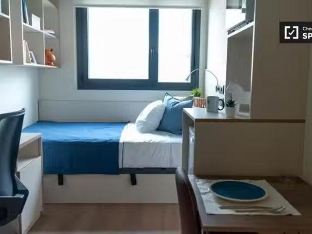 Habitación individual en la residencia de estudiantes de Granada
