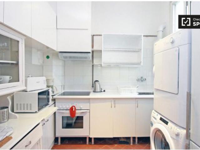 Habitación interior con armario independiente en un apartamento de 6 dormitorios, El Born