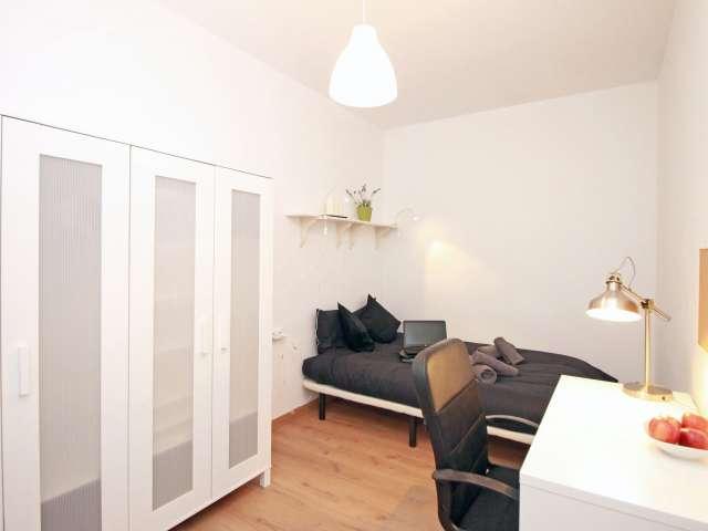 Habitación interior en piso compartido en el Eixample, Barcelona