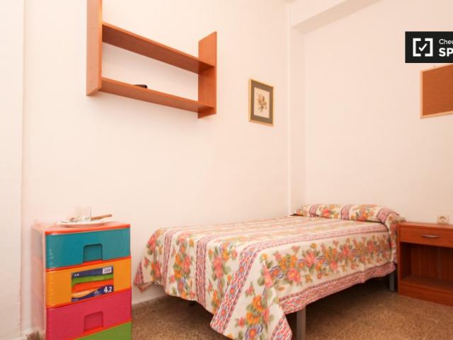 Habitación en piso compartido en alquiler en Pajaritos, Granada