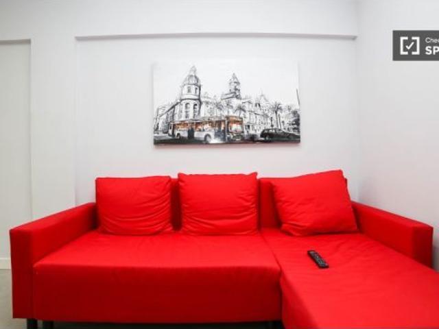 Habitación luminosa con escritorio en piso compartido, Poblats Maritim