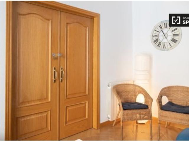 Habitación luminosa con llave independiente en apartamento de 7 dormitorios, Lavapiés