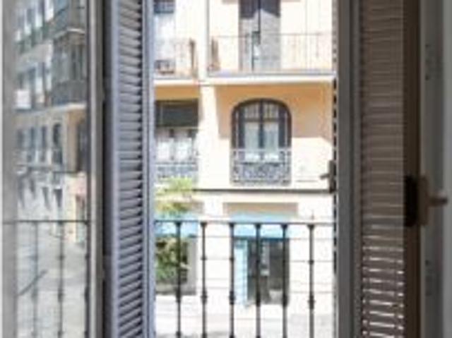 Habitación luminosa con llave independiente en apartamento de 7 dormitorios, Lavapiés