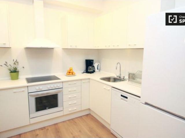 Habitación luminosa con llave independiente en el apartamento compartido, Eixample