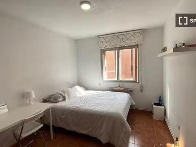 Habitación luminosa en Madrid, a 15 min de Atocha