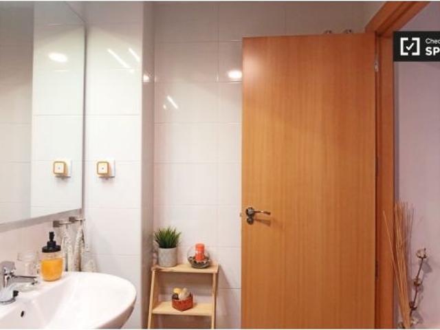 Habitación luminosa en alquiler en apartamento de 3 dormitorios en Getafe