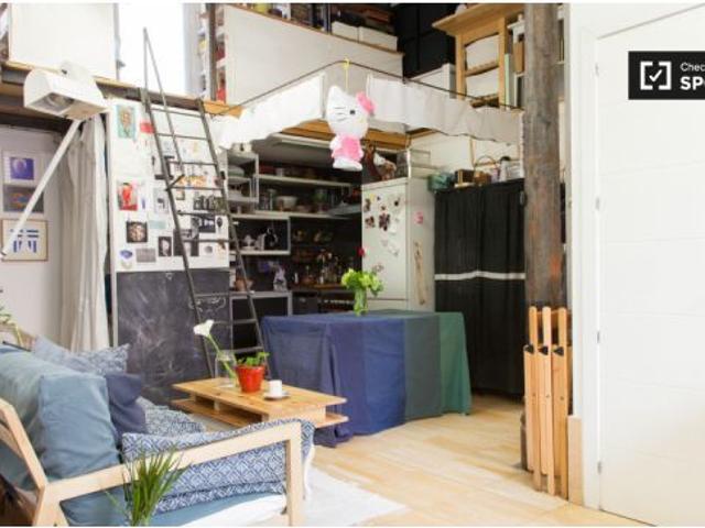 Habitación luminosa en alquiler en apartamento de 3 dormitorios en Lavapiés