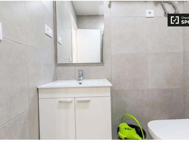 Habitación luminosa en alquiler en apartamento de 3 dormitorios en Poblats Marítims