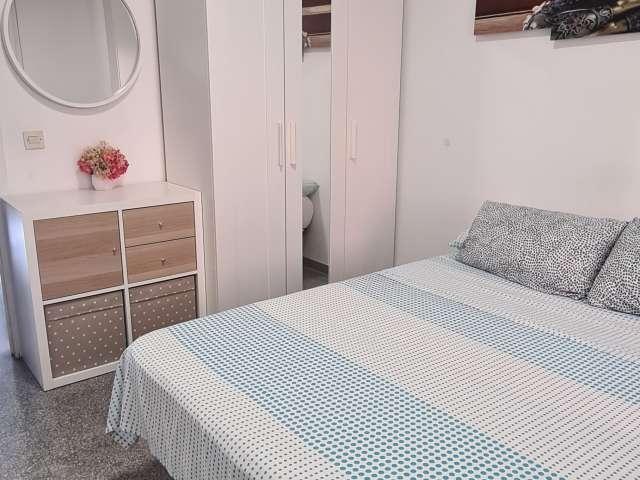 Habitación luminosa en alquiler en apartamento de 3 dormitorios, Horta