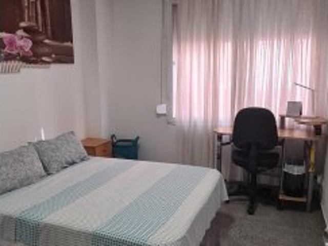 Habitación luminosa en alquiler en apartamento de 3 dormitorios, Horta