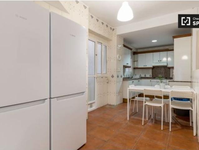 Habitación luminosa en alquiler en apartamento de 5 dormitorios en Benimaclet