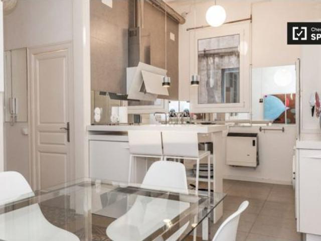 Habitación luminosa en alquiler en el apartamento de 3 dormitorios en La Dreta de l' Eixampl