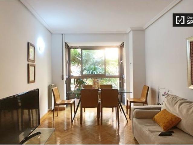 Habitación luminosa en apartamento de 2 dormitorios, Príncipe Pío