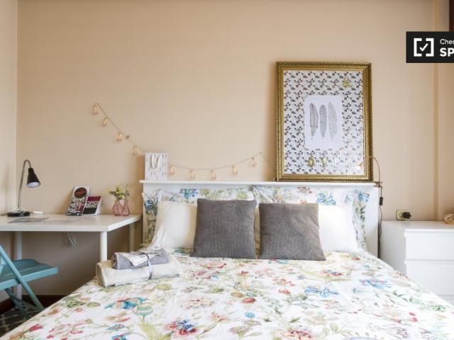 Habitación luminosa en apartamento de 3 dormitorios en Casco Viejo, Bilbao