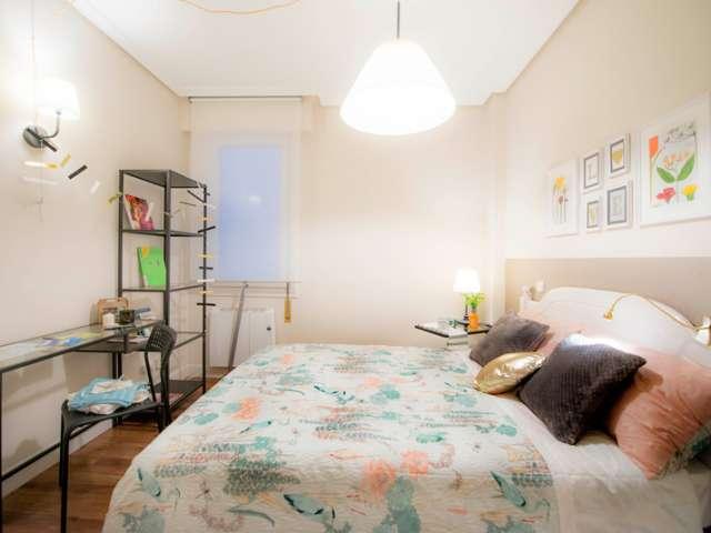 Habitación luminosa en apartamento de 3 dormitorios en Uribarri, Bilbao