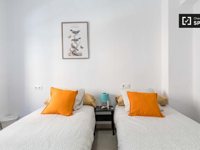 Habitación luminosa en apartamento de 4 dormitorios en Poblats Marítims