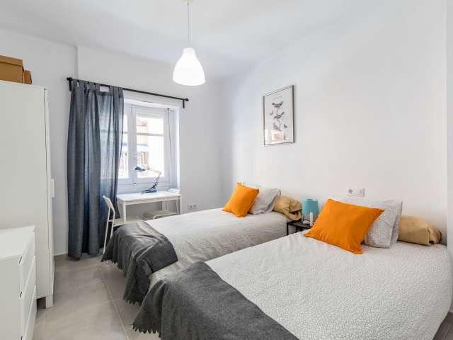 Habitación luminosa en apartamento de 4 dormitorios en Poblats Marítims