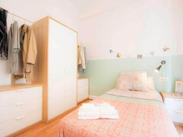 Habitación luminosa en apartamento de 5 dormitorios en Indautxu, Bilbao