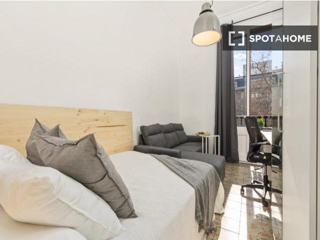 Se alquila habitación en piso compartido, la Dreta de l'Eixample