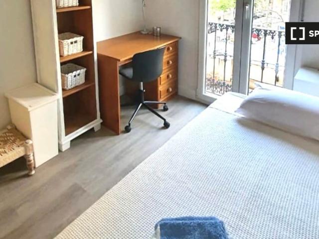 Habitación luminosa en apartamento de 6 dormitorios en Argüelles, Madrid
