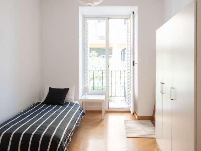 Habitación luminosa en apartamento de 7 dormitorios en Lavapiés, Madrid