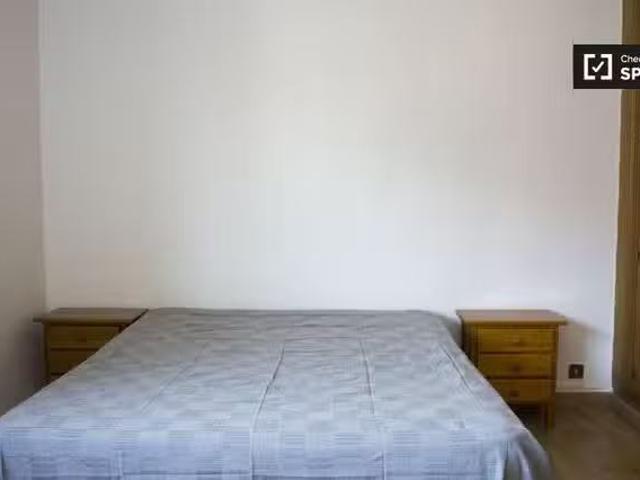 Habitación luminosa en apartamento de 7 dormitorios en Valverd.