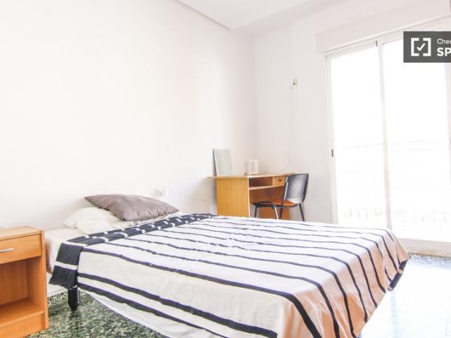 Habitación luminosa en piso compartido en Benimaclet, Valencia